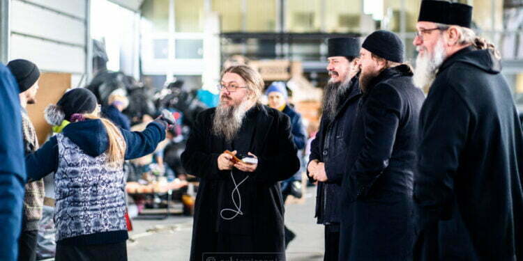 11 mașini cu 200 de tone de ajutoare, de la Așezămîntul „Sfîntul Ierarh Leontie” la Cernăuți