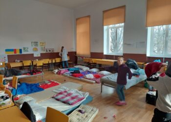 În taberele pentru refugiați din Siret și Rădăuți sînt 294 de oameni. Alți 120 de refugiați sînt cazați în spațiile amenajate la Școala Gimnazială „Petru Mușat”