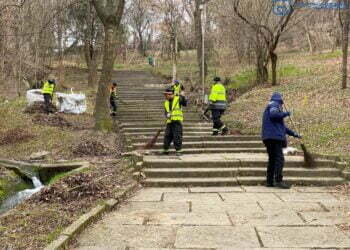 Acțiune de salubrizare în Parcul Șipote și în Păduricea Zamca