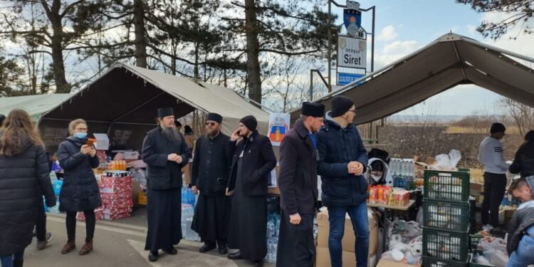 Prefectul Moldovan: Fluxul cetățenilor care tranzitează Vama Siret, regîndit. Arhiepiscopia Sucevei poate asigura cazarea refugiaților atît în țară, cît și în Croația, Italia și Franța