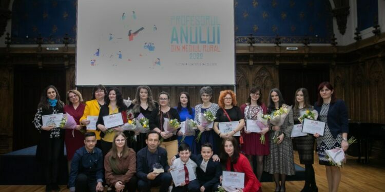 O învățătoare din Preutești și un profesor din Dumbrăveni, premiați de Teach for Romania