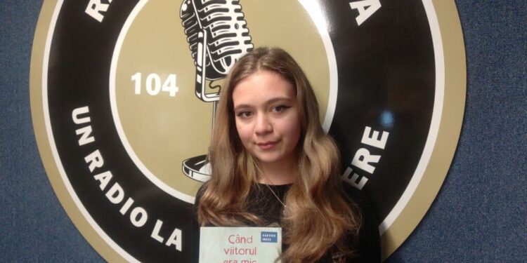 Theodora-Ioana Balan, elevă la ”Ștefan”, publicată într-o carte cu autor colectiv și ”antrenată” de Mircea Cărtărescu