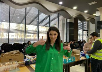 Translatorii voluntari de la USV le acordă și consiliere refugiaților