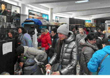 USV a recepționat 5 tiruri cu ajutoare din Regatul Unit pentru refugiați. La magazinul USV de la Observatorul Astronomic trec zilnic cîte 100 de refugiați