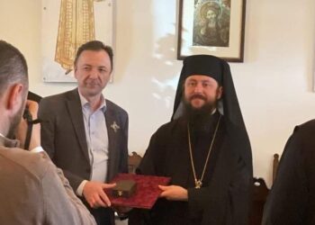 Directorul Bibliotecii ”I. G. Sbiera”, Gabriel Cărăbuș, a primit o distincție din partea Arhiepiscopiei Sucevei și Rădăuților