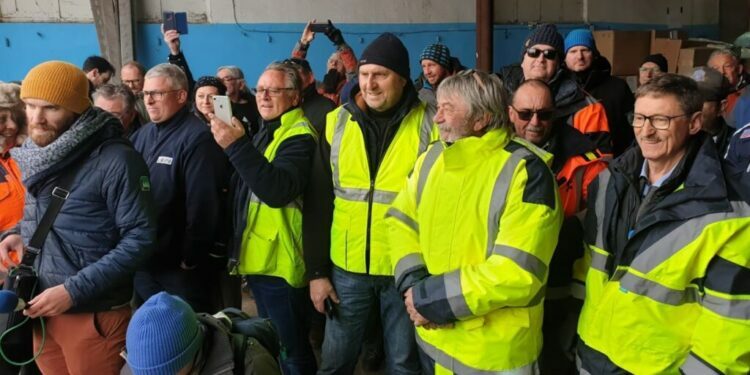 Siretul a primit 80 de voluntari francezi care au adus cîteva tone de ajutoare pentru refugiați