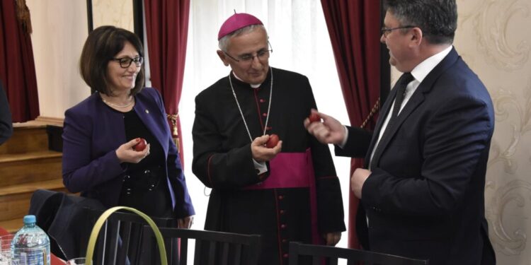 ES Iosif Pauleț către polonezii din Bucovina, la ”Împărțirea cu Oul Sfințit”: Să rămînem mereu uniți!