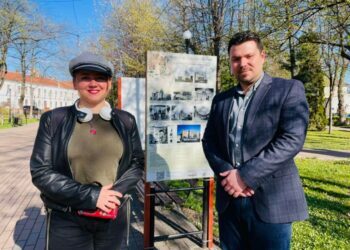 Fotografii realizate de o româncă din Ucraina, expuse în fața Primăriei Rădăuți