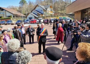 Flori, diplome și șampanie, pe Tătărași. 27 de cupluri de aur au fost sărbătorite de primărie (FOTO)