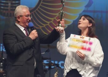Eliza Riana Rusu, din Pașcani, cîștigătoarea concursului ”Voci de înger”, de la Suceava