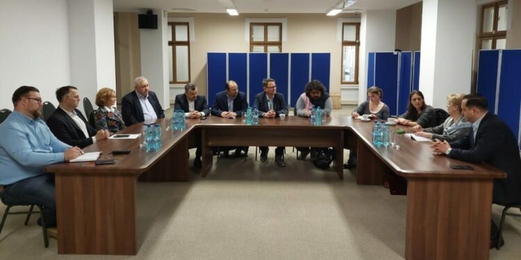 Asociație franceză cu ajutoare pentru Ucraina, haltă la Prefectura Suceava