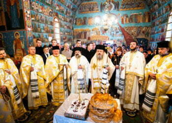 Episcopul vicar al Arhiepiscopiei Bucureștilor, slujbă de pomenire a stavroforei Irina Pîntescu, fosta stareță a Mănăstirii Voroneț