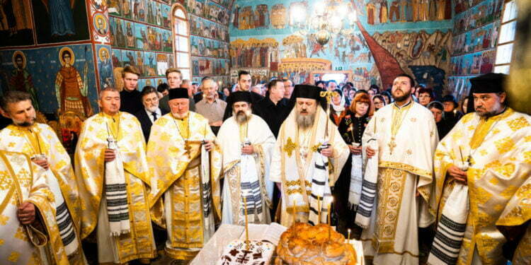 Episcopul vicar al Arhiepiscopiei Bucureștilor, slujbă de pomenire a stavroforei Irina Pîntescu, fosta stareță a Mănăstirii Voroneț