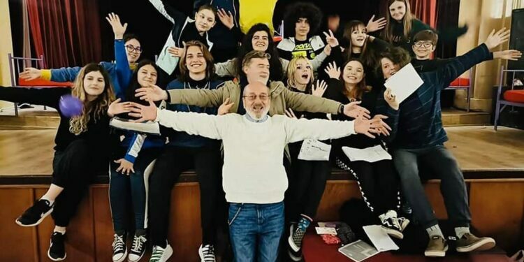 Primarul Loghin, după primele reprezentații ale teatrului rădăuțean: Nu am crezut că va avea așa un impact trupa de teatru