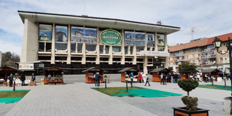 Tîrgul de Paști din centrul Sucevei s-a inaugurat. Acesta va fi deschis pînă pe 1 mai