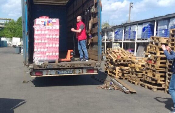 4 tone de alimente, de la Primăria Suceava pentru Cernăuți. Alimentele au fost donate de Auchan