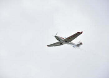 Avionul care a zburat la joasă înălțime în municipiul Suceava promova oferta educațională a Forțelor Aeriene Române