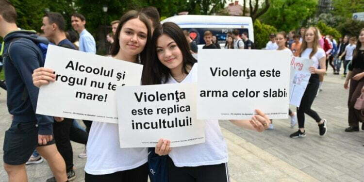 1.400 de elevi, la o acțiune antiviolență, antitutun și antialcool, și pentru prevenirea accidentelor rutiere (FOTO)