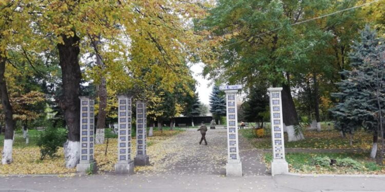 Parcul Prefecturii din Fălticeni intră în modernizare. Primarul spune că lucrările vor dura 6 luni