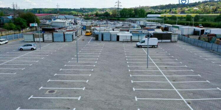 Parcarea Bazarului, modernizată. Sînt 115 locuri de parcare