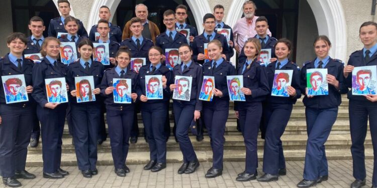 Mihai Pînzaru-PIM, 5 ore la Colegiul Militar ”Ștefan cel Mare”: 30 de portrete pentru elevi și alte 5 pentru profesori