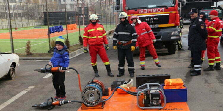 Pompierii, porți deschise de Ziua Copilului