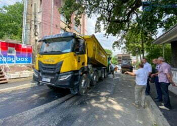 Covor asfaltic și trotuare noi, între strada 6 Noiembrie și strada Mărășești