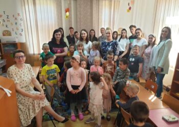 Studenți de la ”Nutriție și dietetică”, lecții pentru un regim alimentar sănătos, la Grădinița 8