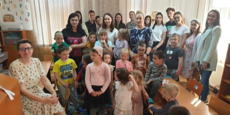 Studenți de la ”Nutriție și dietetică”, lecții pentru un regim alimentar sănătos, la Grădinița 8