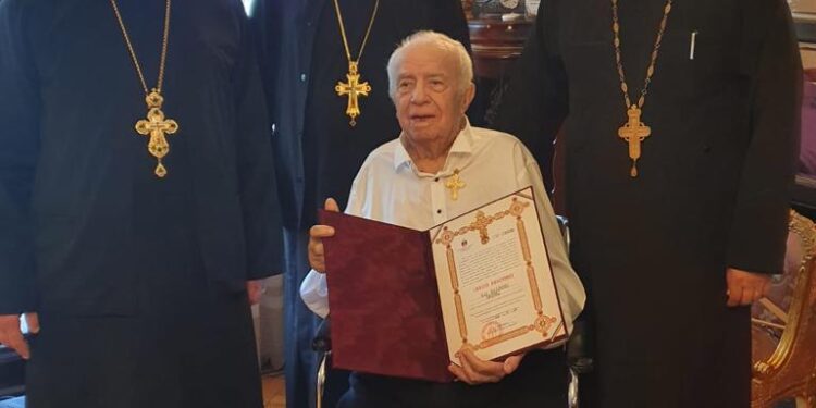 Delegație a Arhiepiscopiei Sucevei și Rădăuților, cu distincții, prin București, acasă la Alexandru Arșinel și la Teatrul de Revistă ”Constantin Tănase”, condus de Vasile Muraru