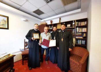 Delegație a Arhiepiscopiei Sucevei și Rădăuților, cu distincții, prin București, acasă la Alexandru Arșinel și la Teatrul de Revistă ”Constantin Tănase”, condus de Vasile Muraru