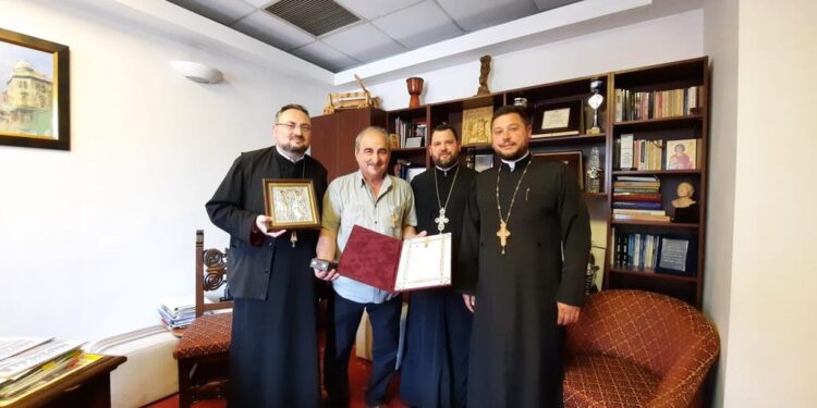 Delegație a Arhiepiscopiei Sucevei și Rădăuților, cu distincții, prin București, acasă la Alexandru Arșinel și la Teatrul de Revistă ”Constantin Tănase”, condus de Vasile Muraru