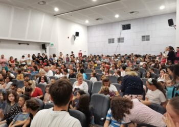 Centrul Multifuncțional ”Arta” Ițcani, inaugurat cu un sobor de preoți, oficialități și o sală plină de copii care au asistat la o piesă de teatru (FOTO)