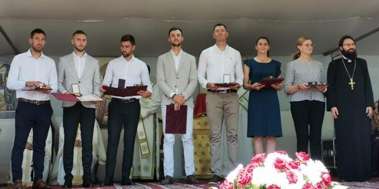 Elisabeta Lipă și canotorii lotului olimpic, premiați de Înaltul Calinic