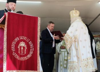 Polițiști, jandarmi, pompieri și silvicultori, premiați și ei de Înaltul Calinic