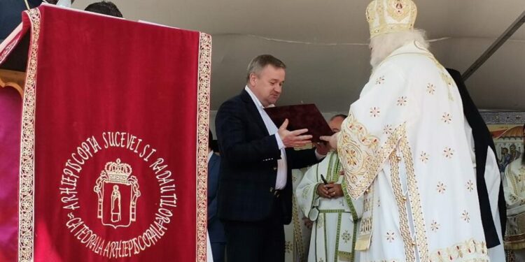 Polițiști, jandarmi, pompieri și silvicultori, premiați și ei de Înaltul Calinic