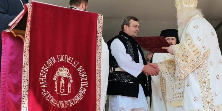 Polițiști, jandarmi, pompieri și silvicultori, premiați și ei de Înaltul Calinic