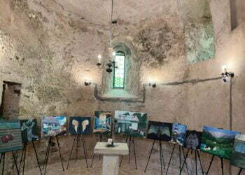 Expoziție la finalul cursurilor de arte vizuale organizate de Casa de Cultură a Studenților, în Capela Cetății de Scaun