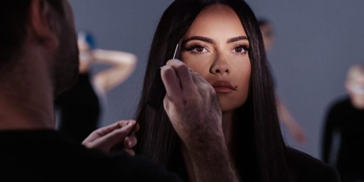 Cîntăreața Inna, în vizită la ”Ambro” Suceava. Poate dă niște bani înapoi