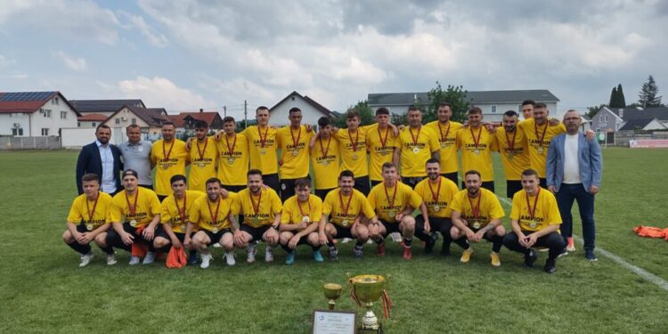 Campioana județului la fotbal, Juniorul Suceava, premiată de AJF. Printre martori, părinți, prieteni, iubite și soții cu copii (FOTO)