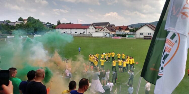 Campioana județului la fotbal, Juniorul Suceava, premiată de AJF. Printre martori, părinți, prieteni, iubite și soții cu copii (FOTO)