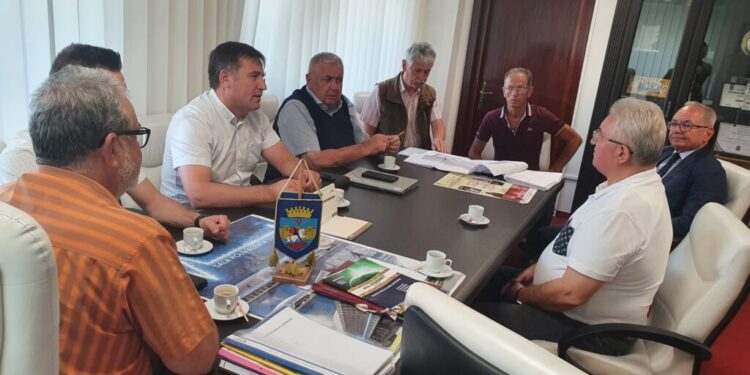 Proiectarea sălii polivalente a Sucevei, pînă la finalul lui octombrie. După aceea ar trebui să înceapă construcția. Termen de execuție: 20 de luni