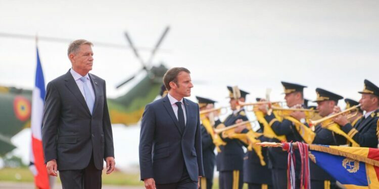 Directorul Muzeului Național al Bucovinei, Emil Ursu, și decanul Facultății de Istorie, Florin Pintescu, sînt de aceeași părere: Emmanuel Macron este capul limpede al Europei