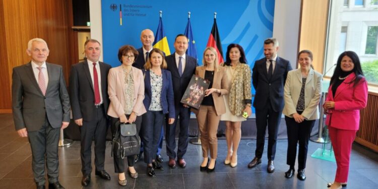 Prefectul Moldovan, la Berlin: Județul Suceava, parte a provinciei istorice Bucovina, este un model de toleranță etnică și religioasă