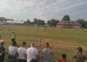 Județul Suceava rămîne cu trei echipe de fotbal în Liga a III-a. Juniorul Suceava a pierdut barajul de promovare cu Speranța Răucești. Răuceștiul este o comună cu 8.000 de locuitori