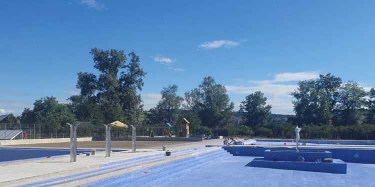 31 iulie, data la care va fi gata ștrandul de la Ițcani. Inaugurarea acestuia? Nu se știe deocamdată (Foto)