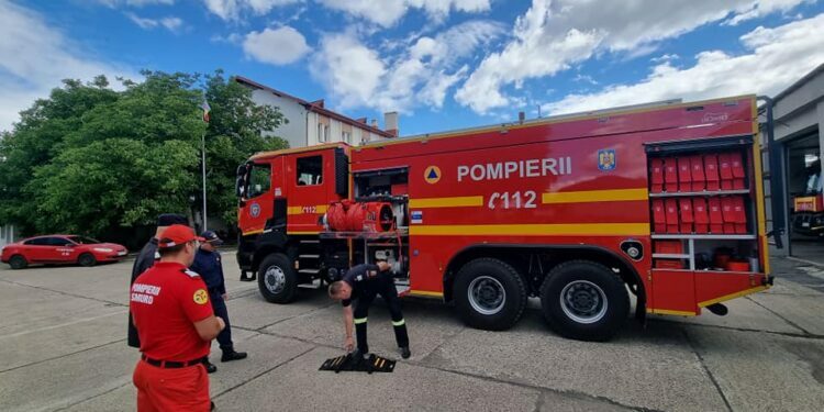 Autospecială nouă, pentru Detașamentul de Pompieri de la Rădăuți