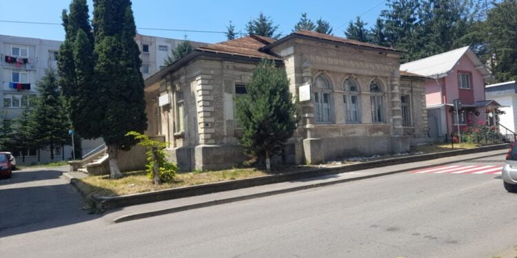 Corpul de Control al Ministerului Culturii, chemat la Fălticeni de prefectul Alexandru Moldovan. Casa Morțun, clădire din 1800, a început să fie demolată pentru a se face o parcare