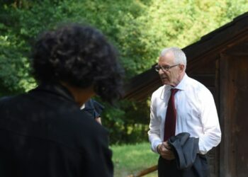 Impresionat de Bucovina și de cît de bine vorbesc limbi străine elevii suceveni, consulul onorific al Beninului la București, Serge Sorinel Rameau, vrea să înfrățească municipiul Suceava cu o localitate din Benin (FOTO)