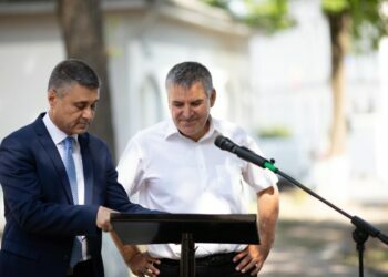 Ambasadorul Israelului la București, David Saranga, la Siret, la inaugurarea unui parc în memoria lui Yitzhak Artzi, un om care a ajutat la salvarea copiilor ce urmau să fie deportați în lagărele din Transnistria (Foto)